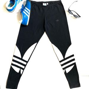 🔥Large Adidas Logo Legging🔥